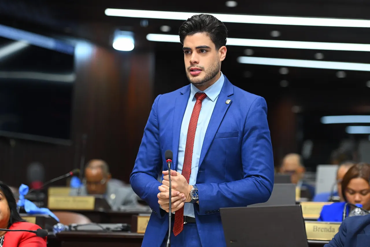 Diputado pide que el Estado priorice tratamientos para cáncer de mama