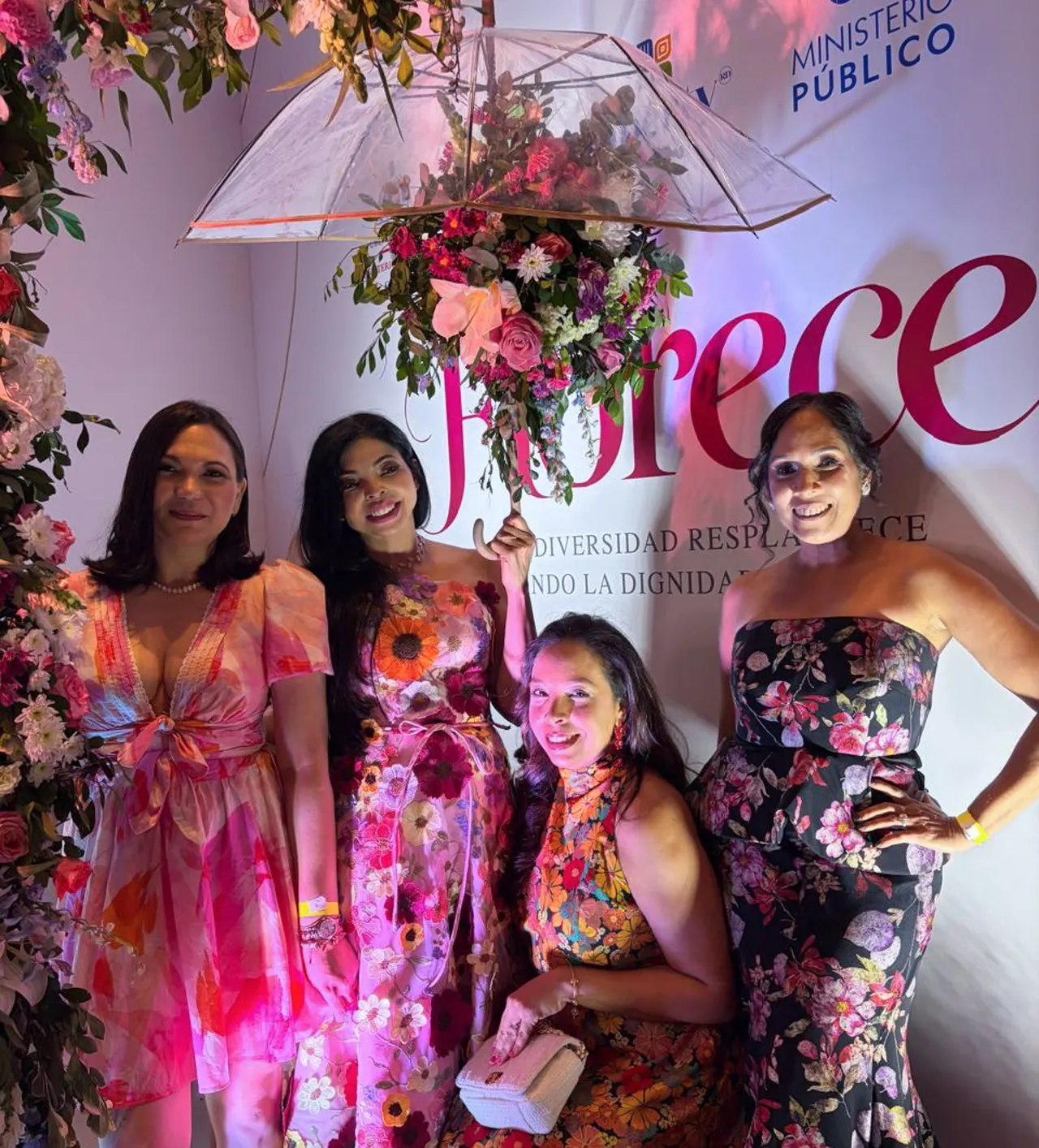 Procuradora general inaugura desfile por la inclusión con el lema 'Florecer'