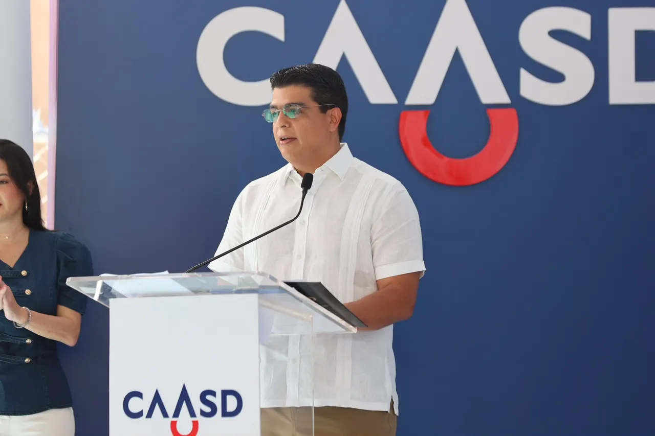 Fellito Suberví pide frenar el desperdicio de agua y mejorar la red de distribución