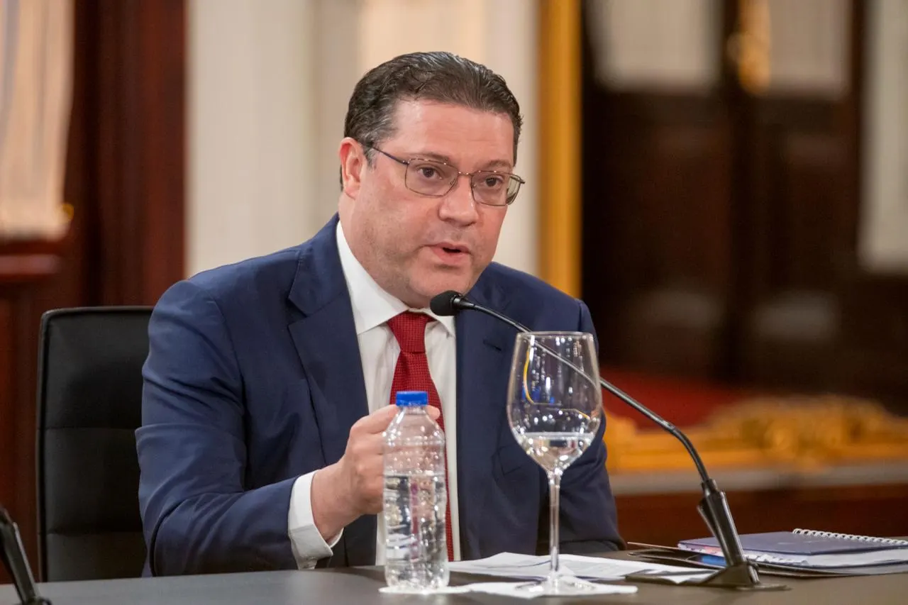 Gobierno paga RD$200 por galón de gasoil para transporte federal