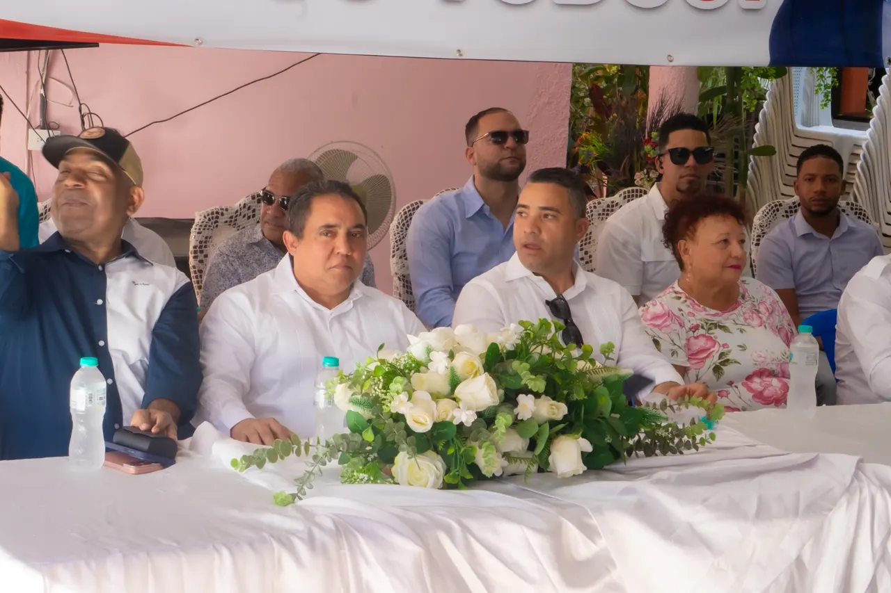 Wellington Arnaud gana apoyo en Valverde con respaldo de autoridades y líderes comunitarios