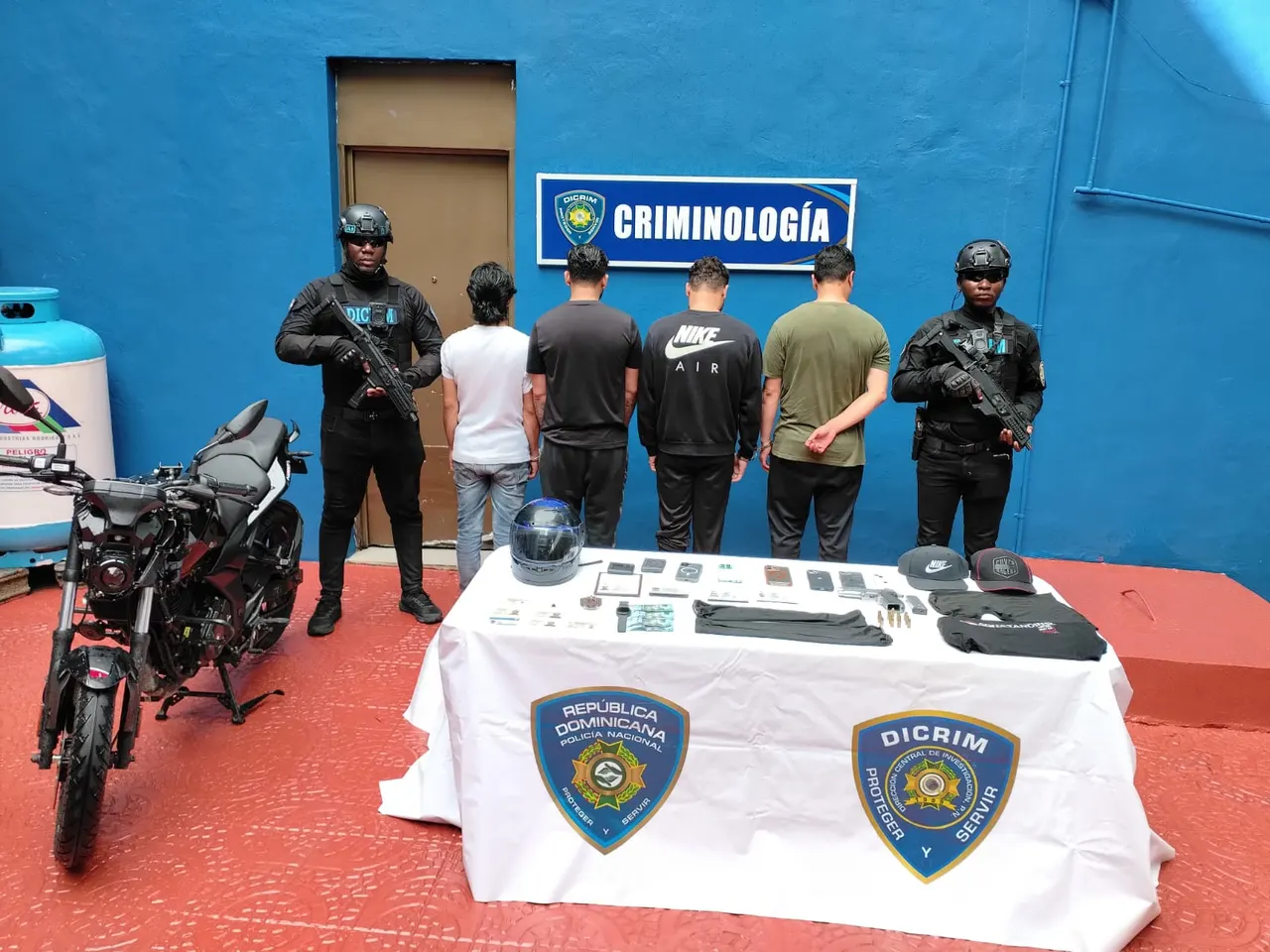 Cuatro colombianos arrestados por robos en zonas exclusivas de Santo Domingo