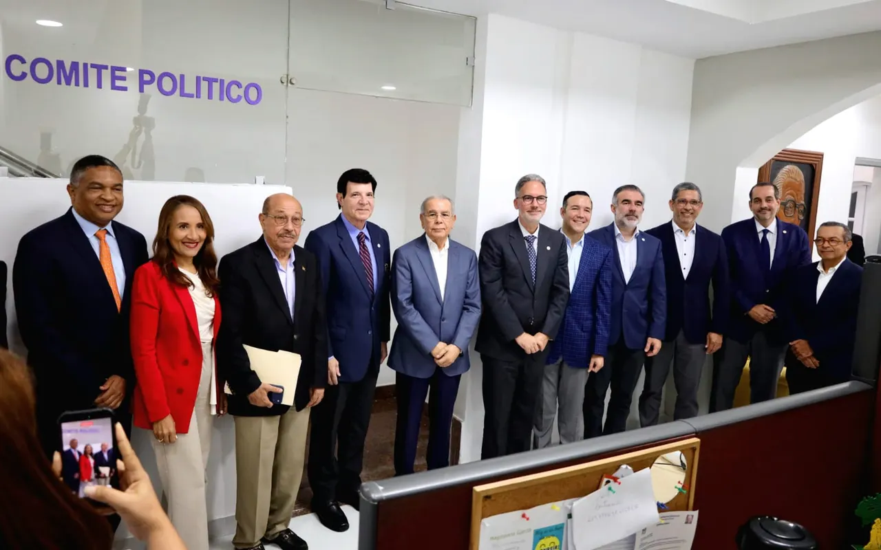 Directiva de AIRD se reúne con el Presidente del PLD