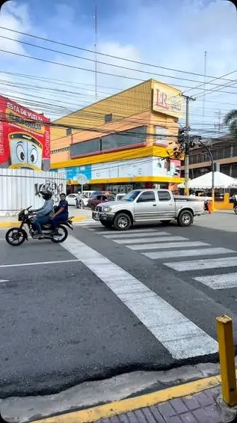 Incendio de vehículo genera alarma en Santo Domingo Oeste