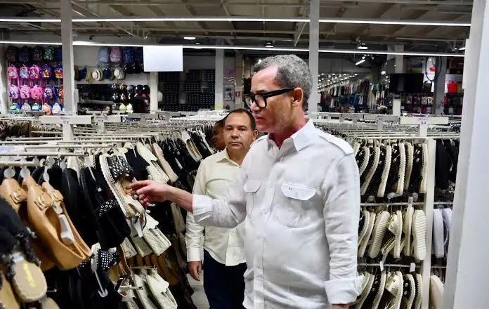 Ministerio de Trabajo sanciona 101 tiendas de inversionistas chinos por violaciones laborales