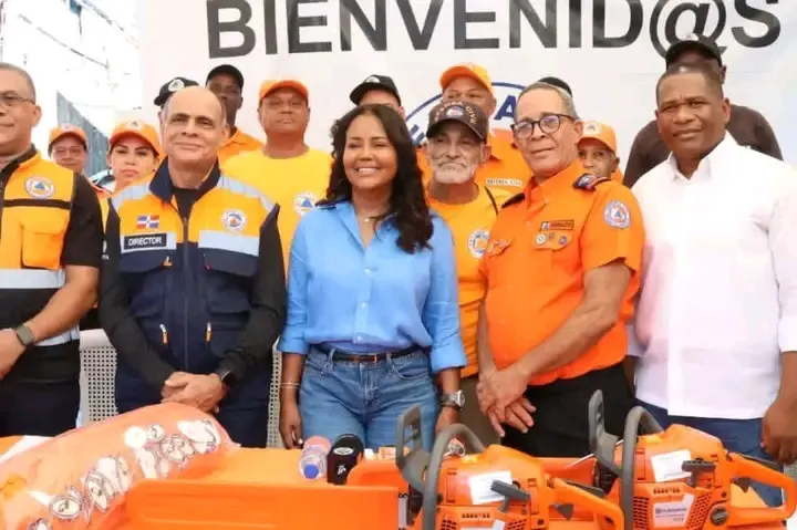 Defensa Civil recibe motocicletas y equipos en Santo Domingo Oeste