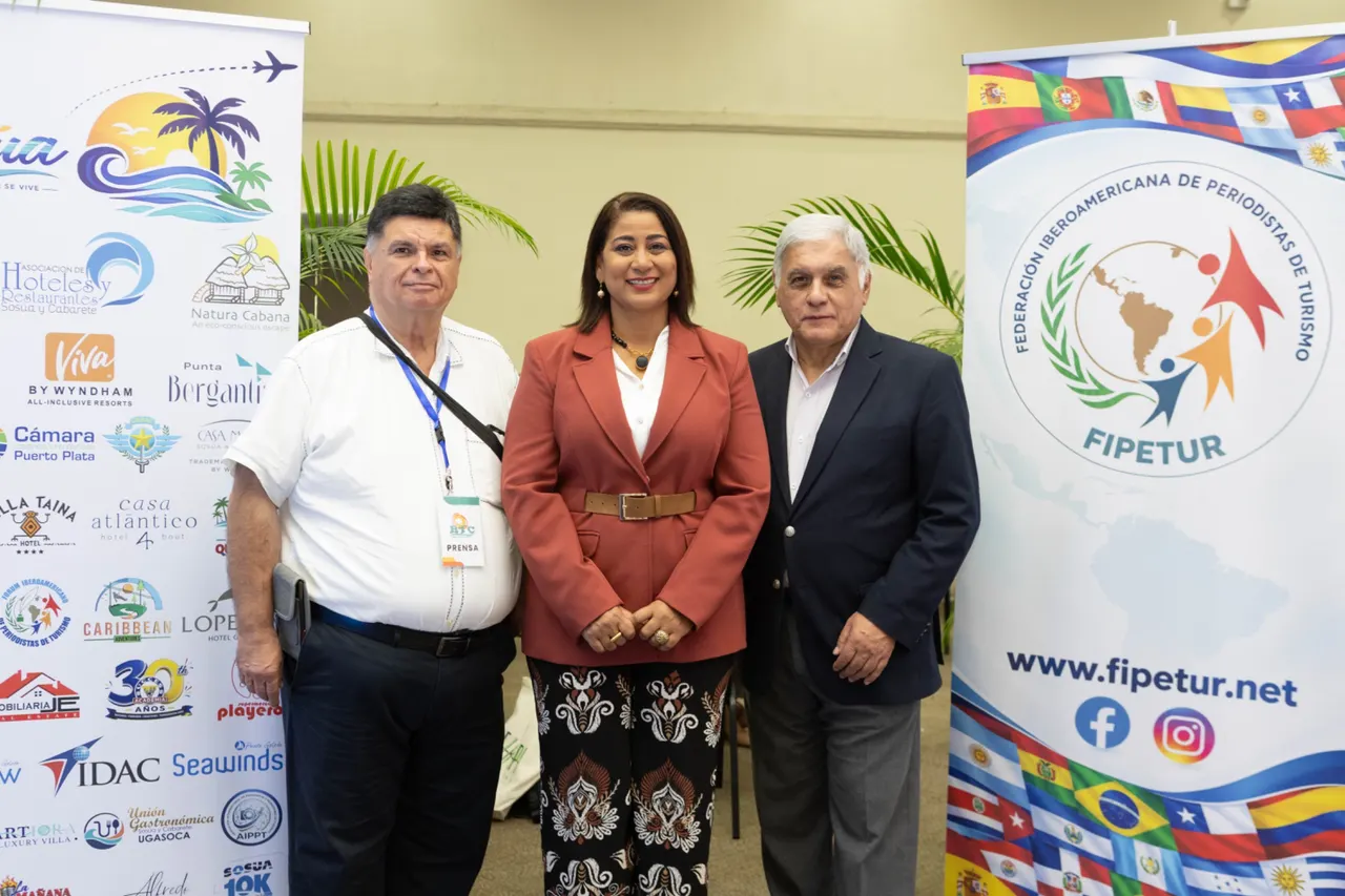 FIPETUR firma acuerdo con Fundación Municipios al Día durante la Bolsa Turística del Caribe