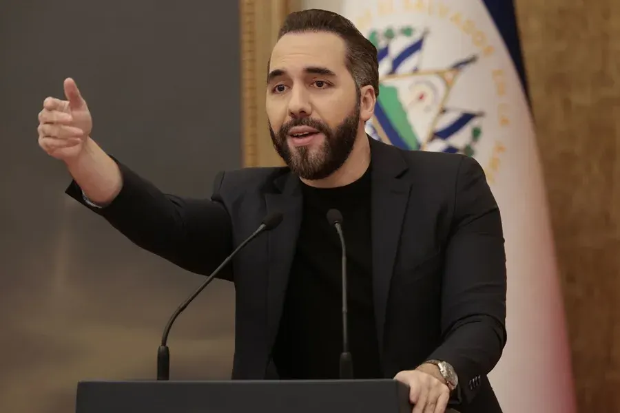 Bukele responde a Humberto Salazar sobre su postura en Haití