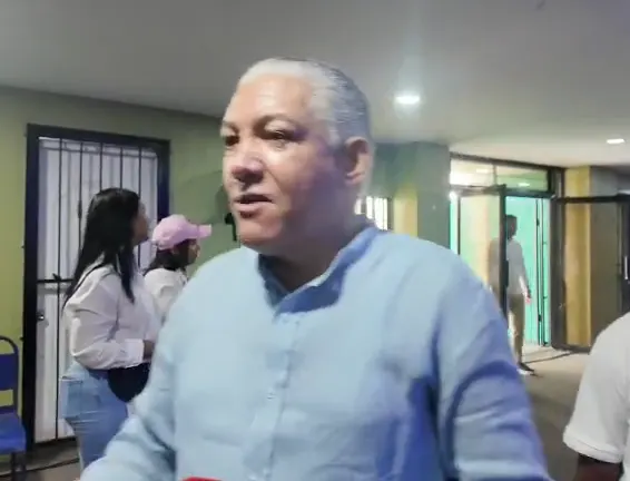 Radhames González reconoce apoyo de jóvenes y mujeres al proyecto de Carolina Mejía