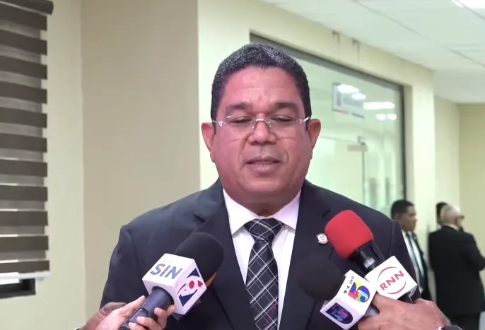 Senador advierte que RD podría intervenir en Haití