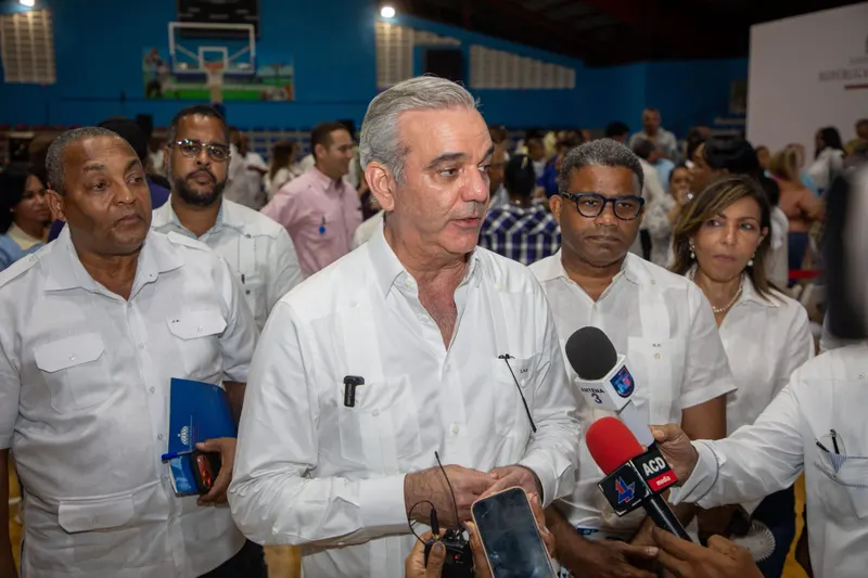 Abinader y Bukele coordinan apoyo a Haití