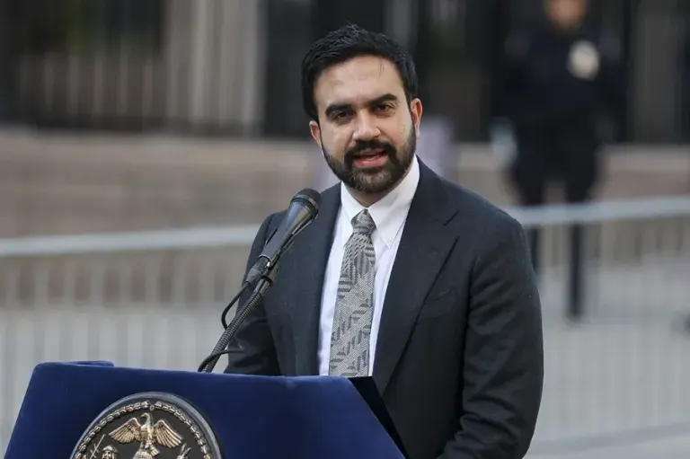 Alcalde de Nueva York da consejos en español a inmigrantes sobre cómo actuar ante el ICE