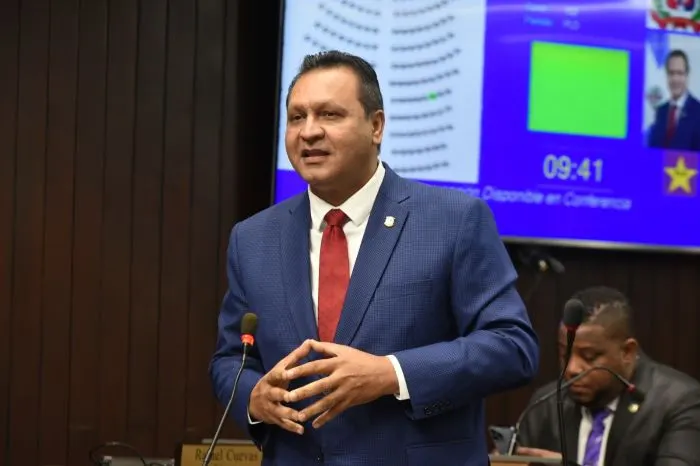 Mayobanex Martínez propone que algunos imputados puedan estar libres durante sus procesos