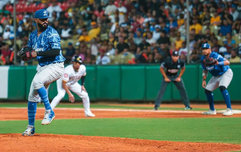 Licey vence a las Águilas con 14 imparables en Santiago