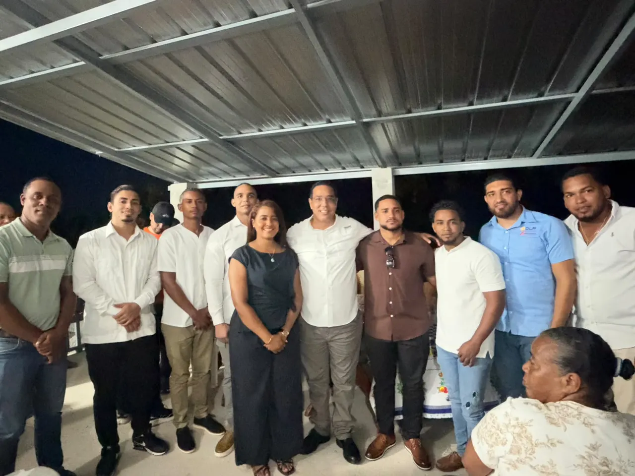 Agustín Tavárez recibe apoyo de jóvenes en Las Terrenas