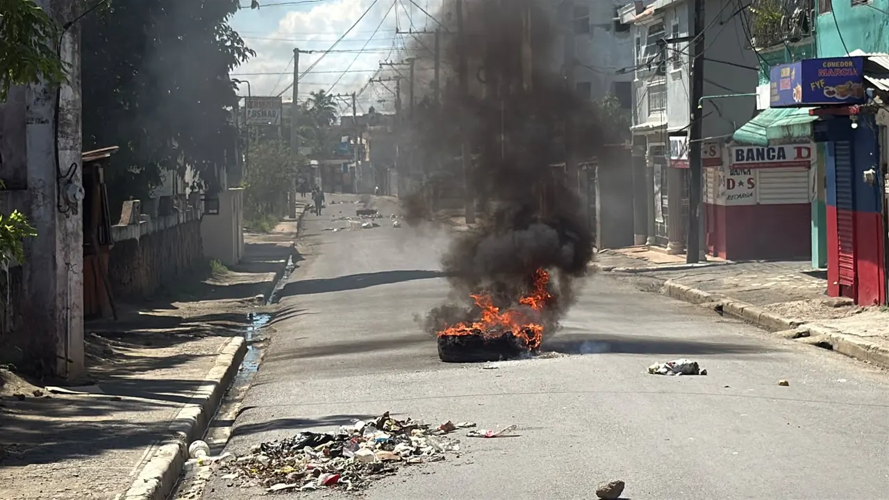 Huelga de 48 horas se mantiene y hay alerta de paro regional en el Cibao