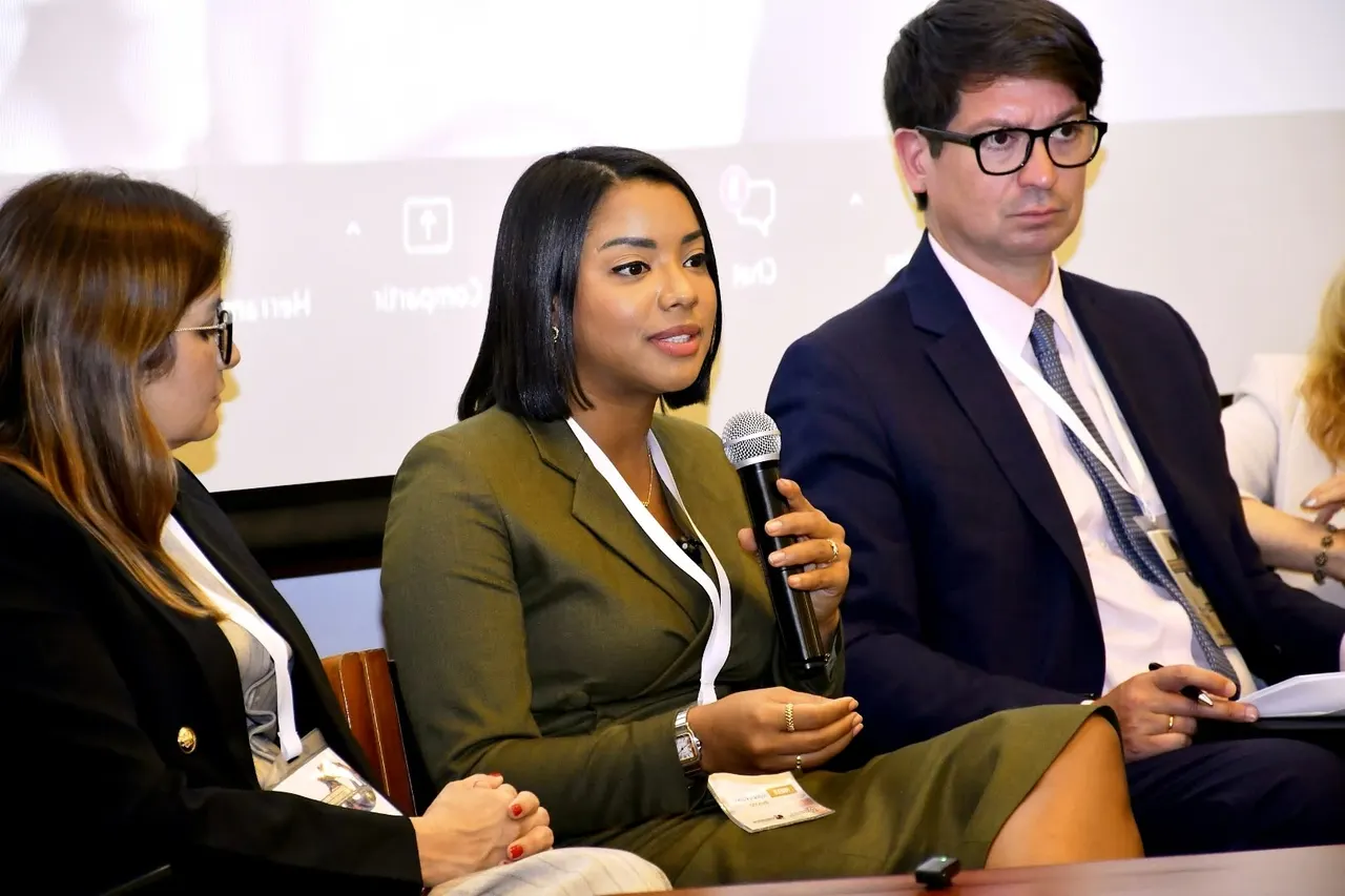 Stephany Rosario representa a RD en congreso internacional de contratación pública