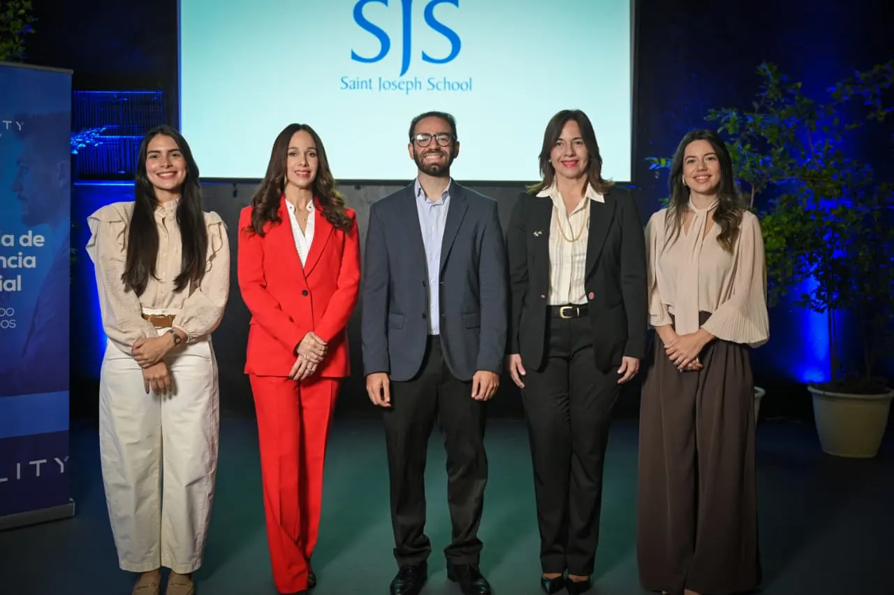Saint Joseph School y Equality Academy forman estudiantes en inteligencia artificial