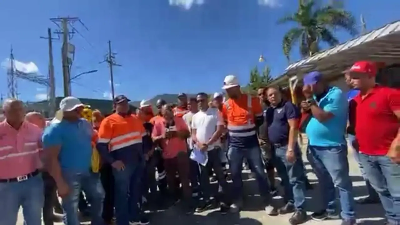 Trabajadores y vecinos de Maimón exigen respuestas a Cormidom