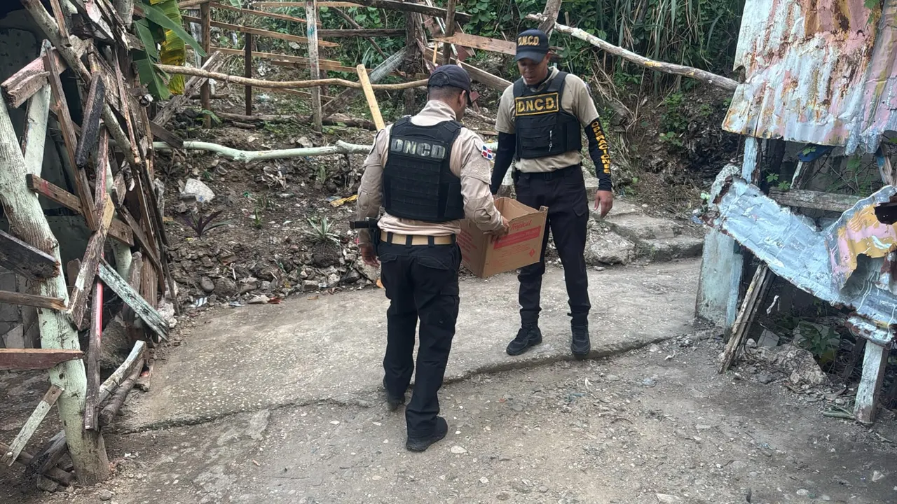 Arrestan a 12 personas y incautan drogas en tres provincias