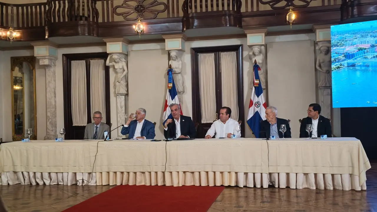 Abinader muestra avances de obras con fondos de Aerodom