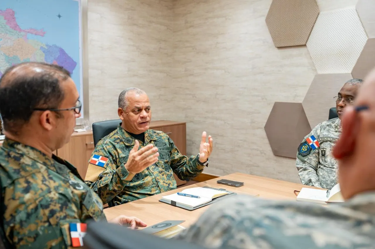 Ministro de Defensa reúne a autoridades para evaluar situación en Haití