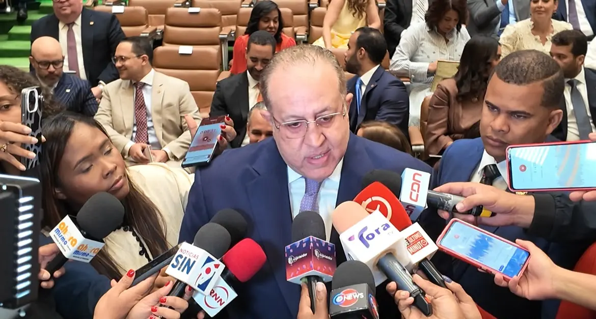 Magín Díaz niega que cierre de restaurantes indique crisis económica