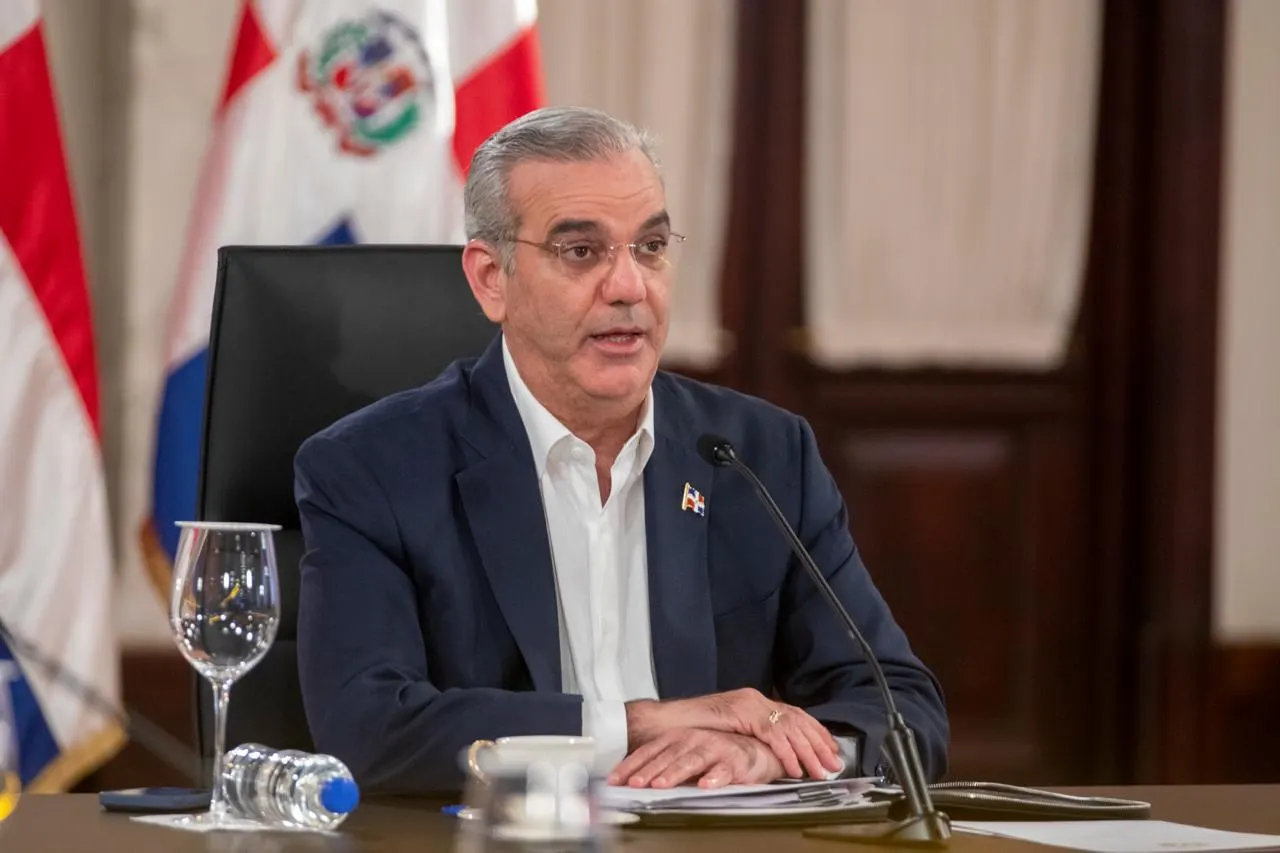 Abinader se reúne con militares para abordar crisis en Haití y seguridad fronteriza