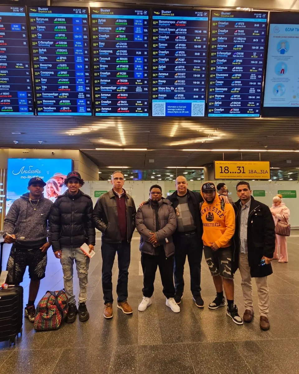 Cuatro jóvenes dominicanos dejan Rusia tras amenazas de reclutadores