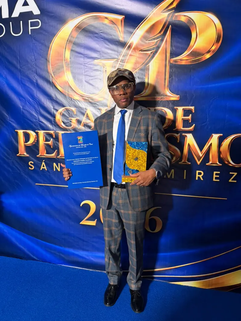 Ramón Tolentino es reconocido en gala de periodistas en Cotuí