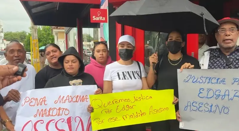 Familiares de joven muerto por disparo protestan en San Francisco de Macorís