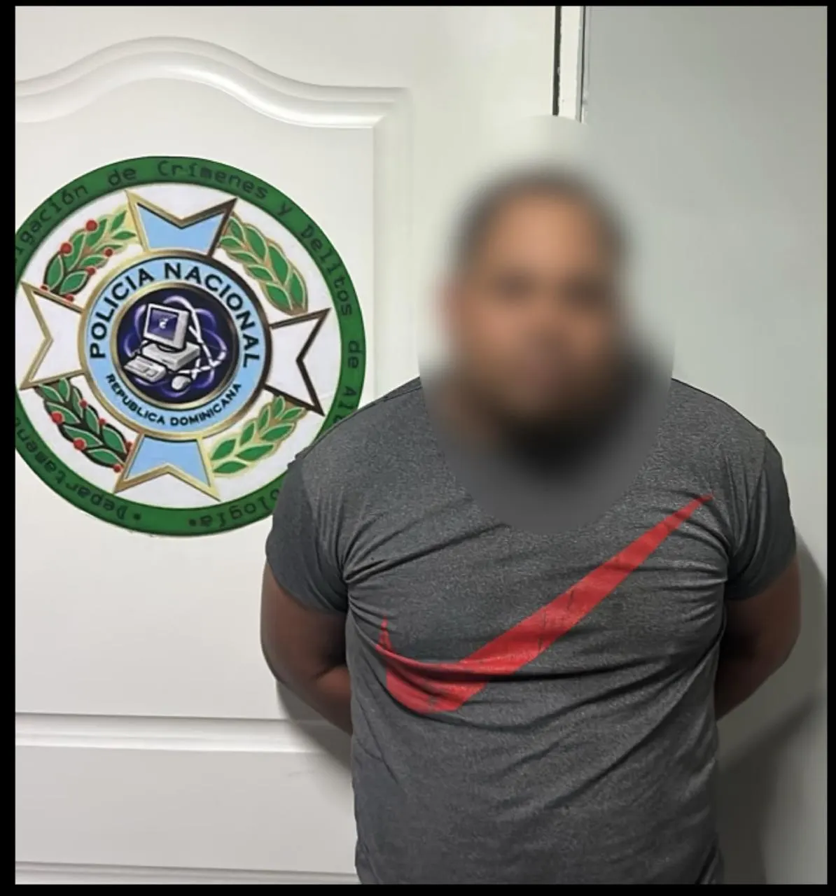 Policía arresta a hombre en Santiago por presunto cambiazo de tarjetas