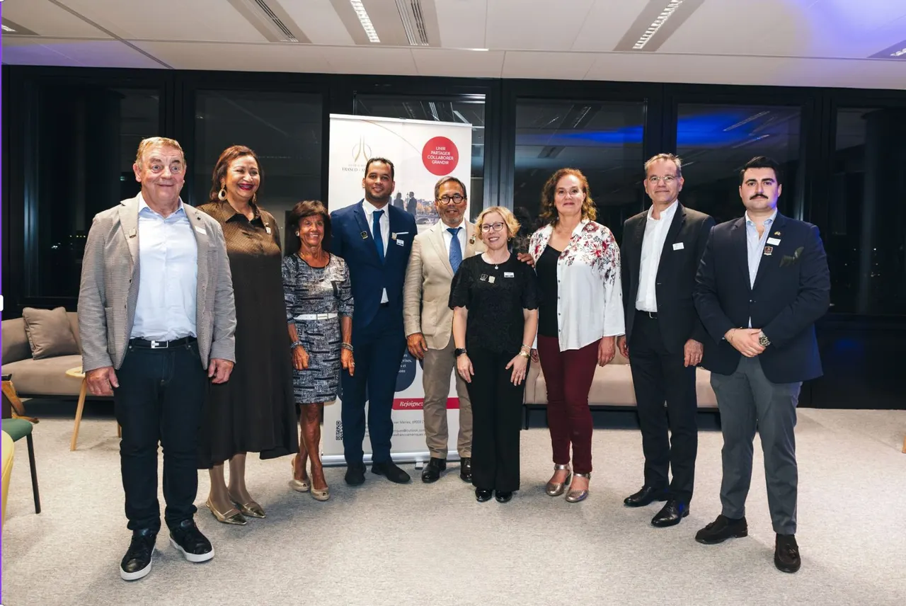 Cónsul dominicana en Marsella es nombrada miembro de honor de club empresarial francés