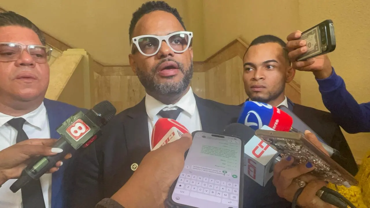 Abogado de 'Macho' cuestiona pruebas y dice que el proceso judicial apenas empieza