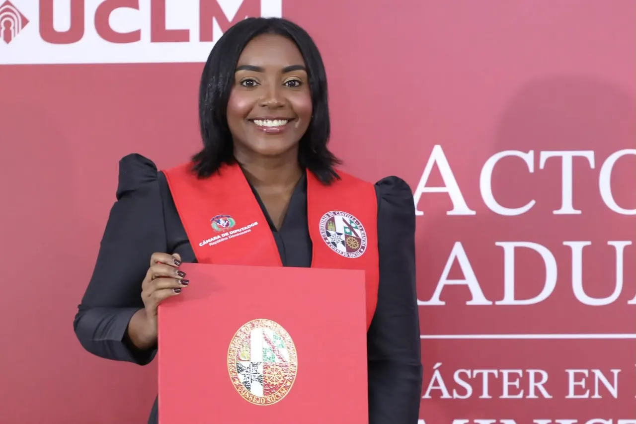 Diputada Carmen Williams alcanza logro académico en España