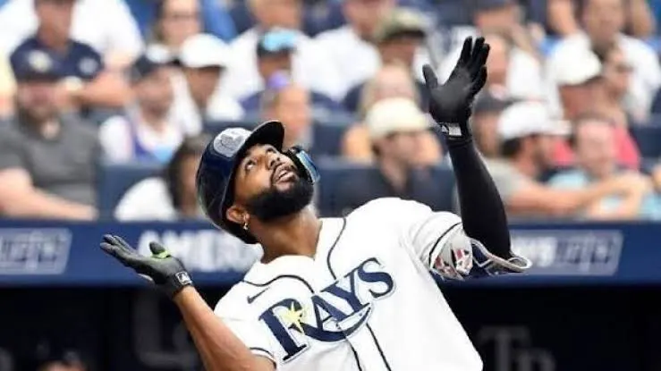 Junior Caminero batea cuadrangular en práctica de los Rays
