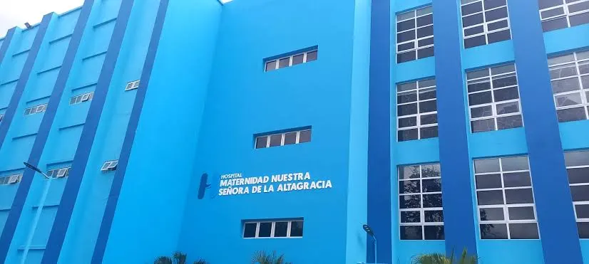 Maternidad La Altagracia responde a denuncia de mujer que esperaba gemelos