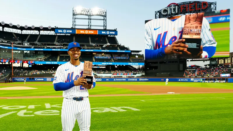 Lindor gana el Premio Roberto Clemente