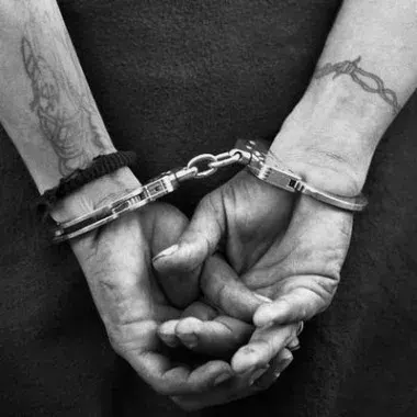 Hombre condenado a 20 años por violar a una adolescente