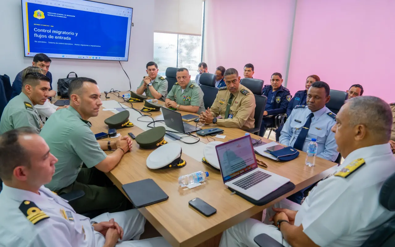 Lee Ballester se reúne con autoridades colombianas para mejorar control migratorio