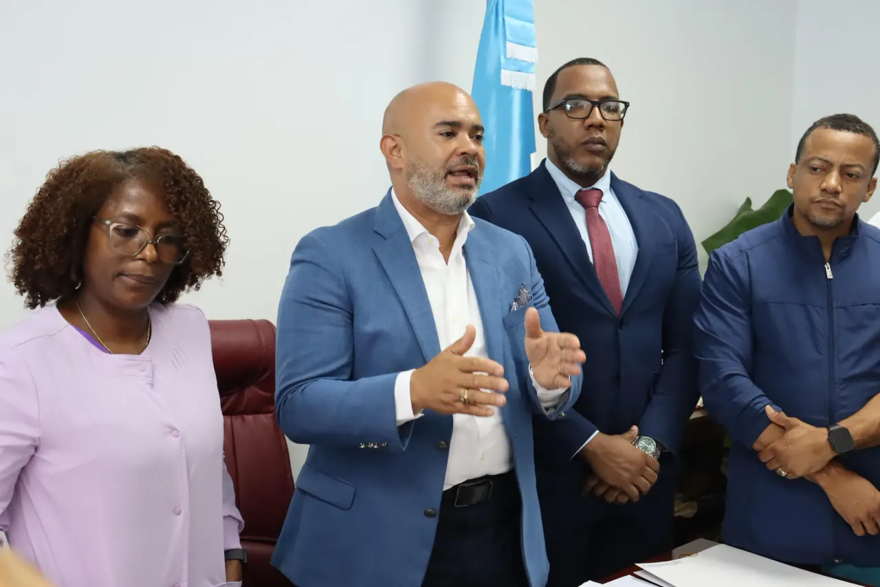 Hospital Darío Contreras reanuda servicio de tomografía con nuevo equipo