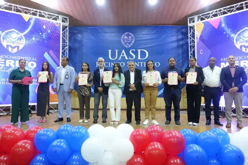 UASD reconoce a 142 estudiantes destacados en Santiago