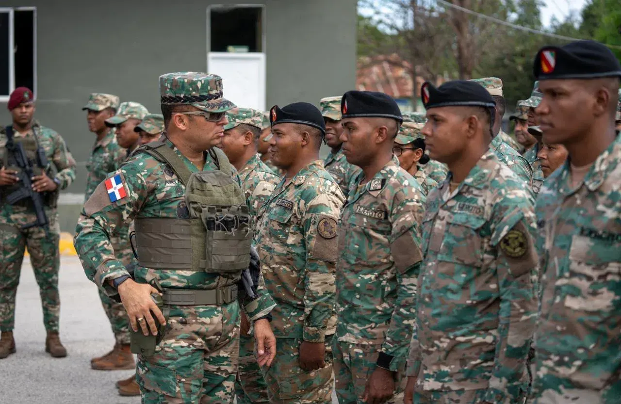 Comandante del Ejército inspecciona unidades en la frontera Sur