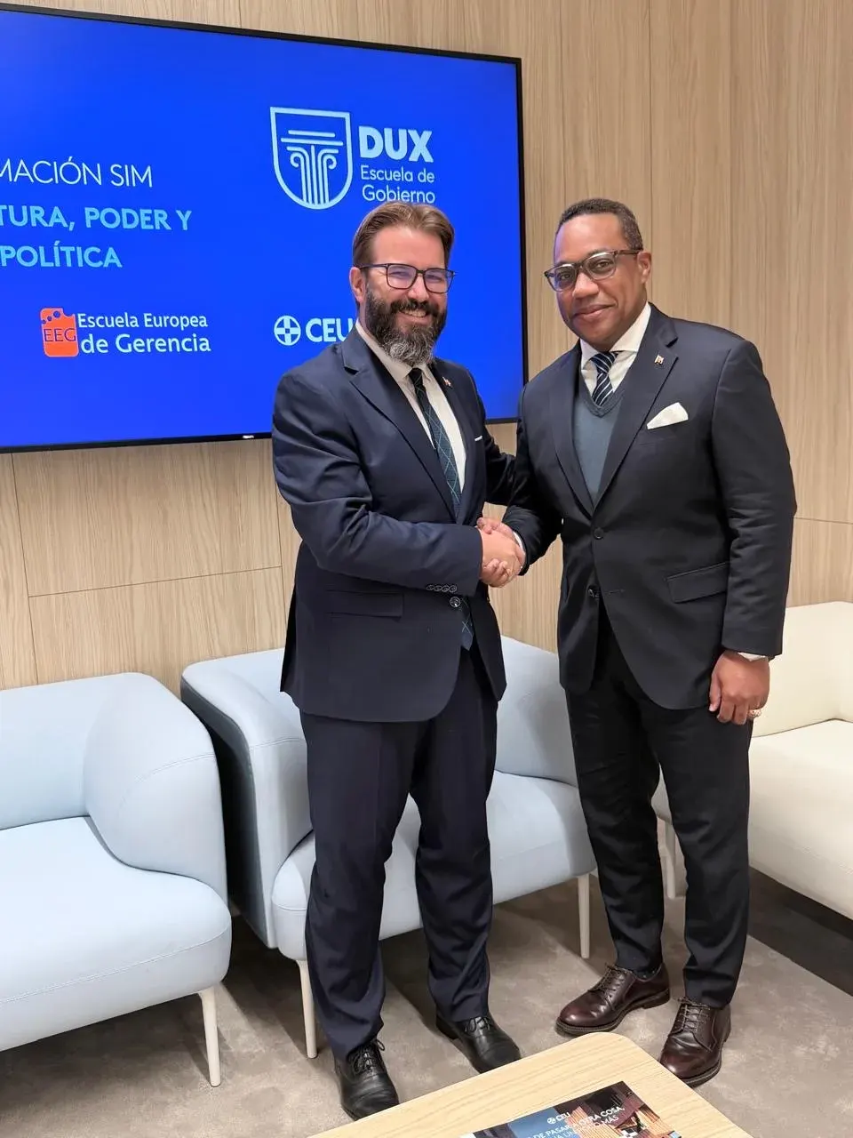 Coronel dominicano participa en evento internacional sobre liderazgo en Madrid