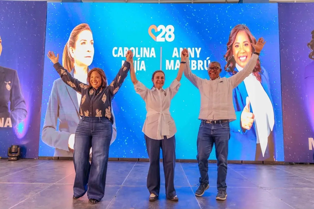 Carolina Mejía recibe apoyo de diputada y exfuncionario del SDE