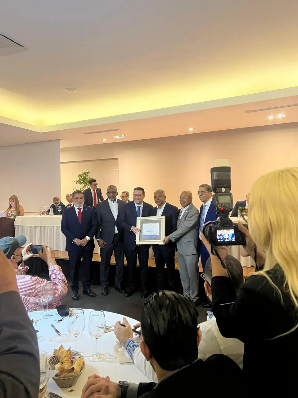 FDC reconoce al empresario Carlos Morillo por su trayectoria en Elías Piña