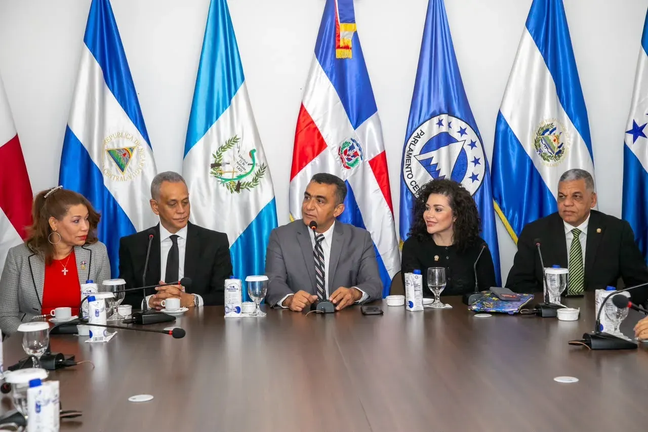 PARLACEN inaugura Galería de Presidentes en su Subsede Dominicana