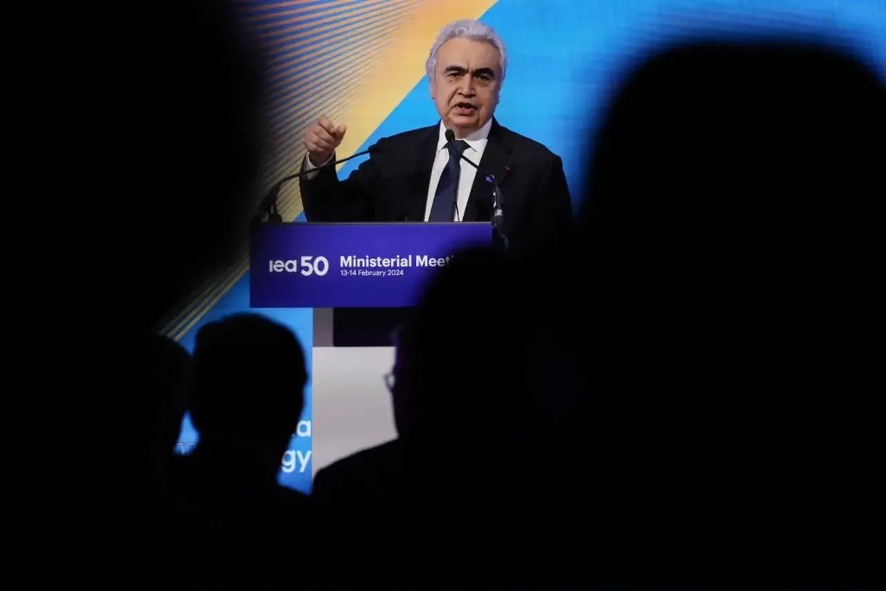 Director de AIE: precios de combustibles no regresarán a niveles previos a la guerra en 2027
