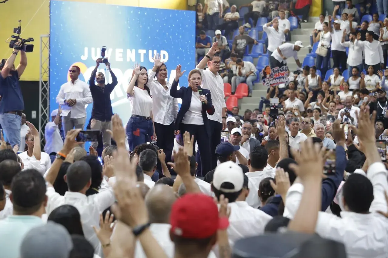 Carolina activa a jóvenes en campaña rumbo a 2028