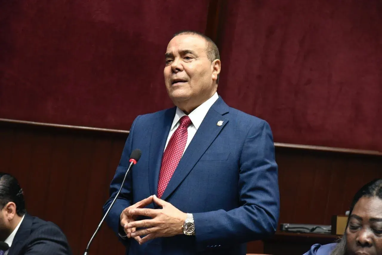 Diputado propone reducir intereses de tarjetas de crédito en un 30%